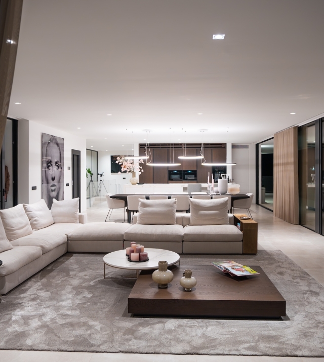 Resa Estates luxury vila Can Furnet modern Villa moderna night salon.jpg